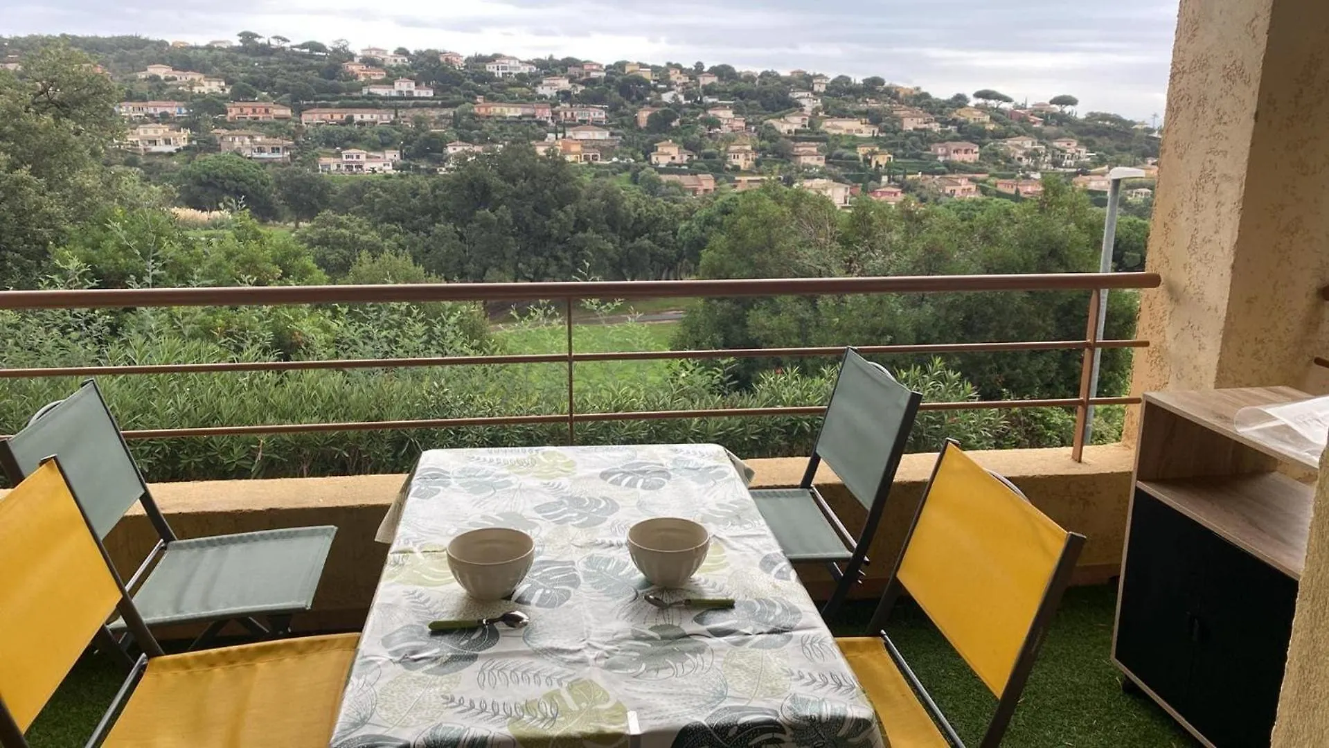 Magnifique Appartement Avec Piscine, Vue Golf Et Stationnement A Sainte Maxime 0*, Sainte-Maxime France